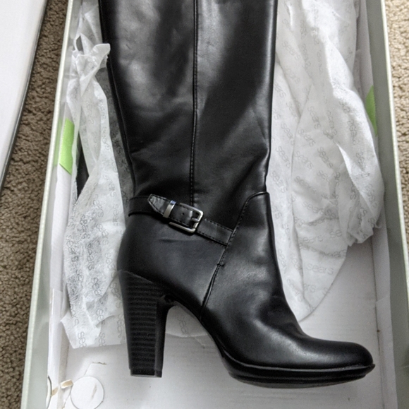 Shoes - Picture 6 of 16